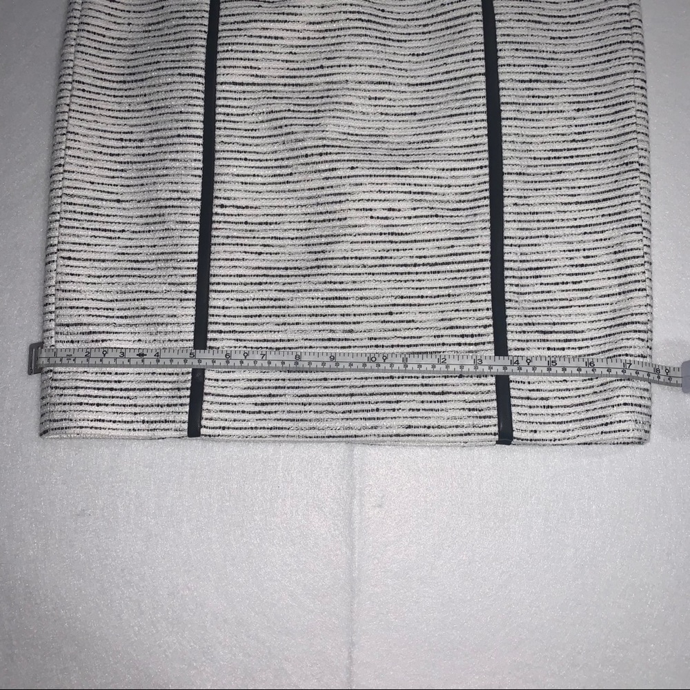 Karl Lagerfeld Paris Skirt sz 2 - Picture 3 of 6